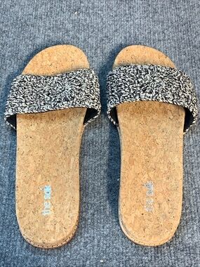 The Sak Mendocino Slide Sandals Sz 9 Hand Crocheted Black Off White Cork Soles